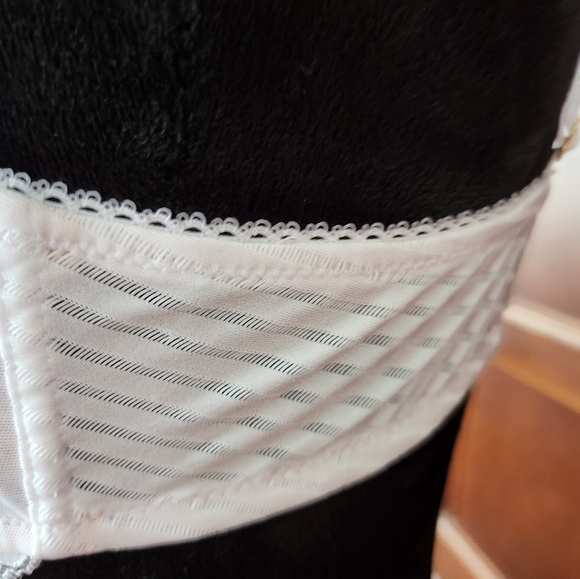 Lacy bra - Picture 3 of 6